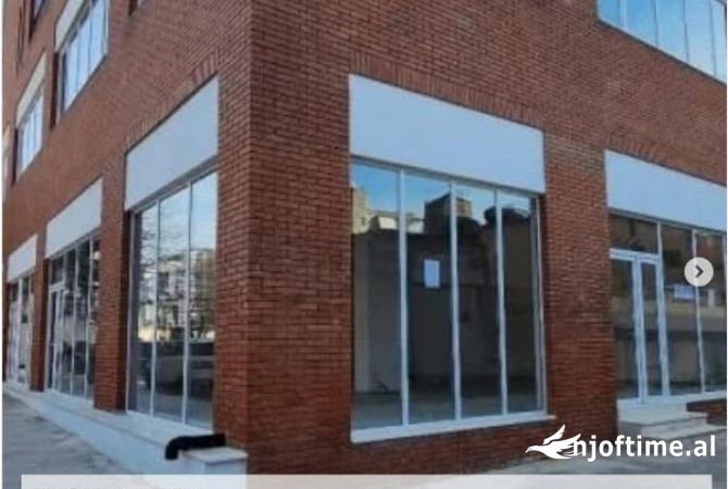 Ambiente Commerciale in Vendita 1+1 a Tirana - 375,000 Euro