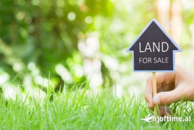Shitet 3700 m2 Toke ne Vaqarr