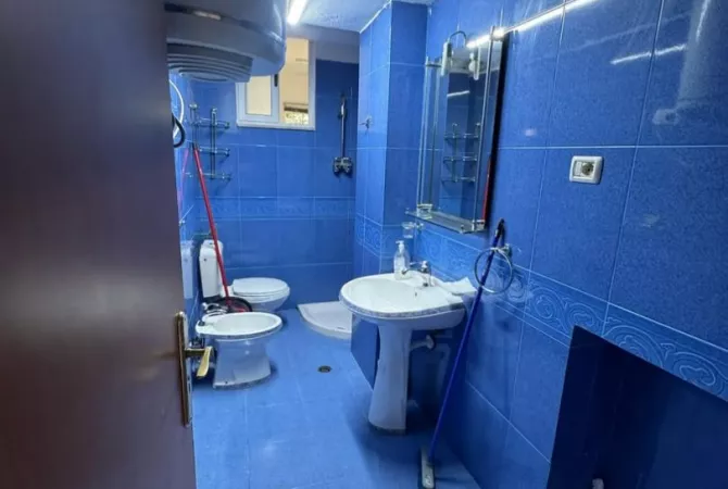 AMBIENT ME QIRA PER  ZYRE 21 DHJETORI