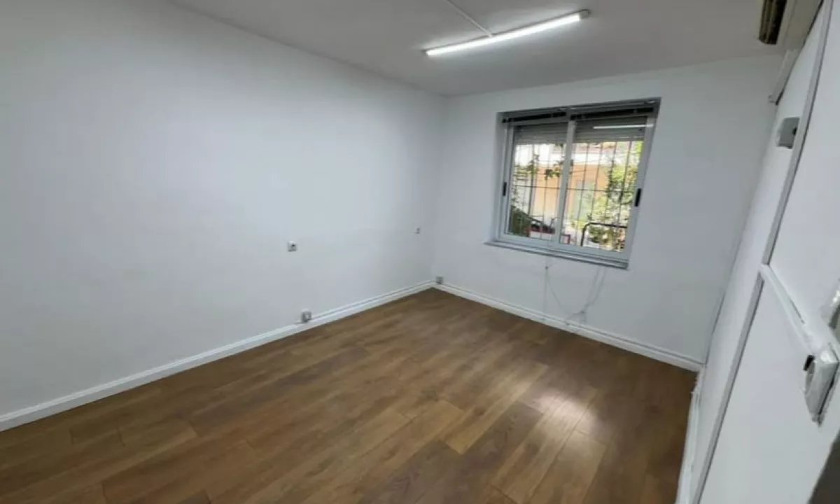 AMBIENT ME QIRA PER  ZYRE 21 DHJETORI