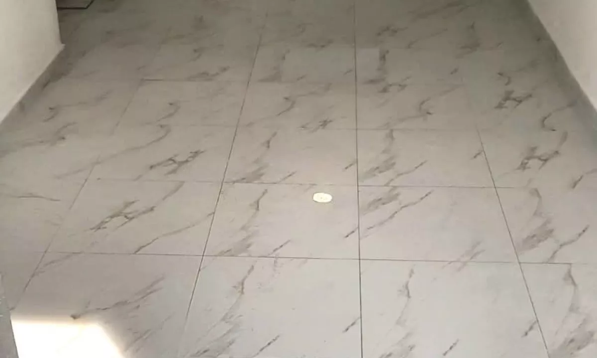 Dyqan me qira perballe ish Ekspozites 