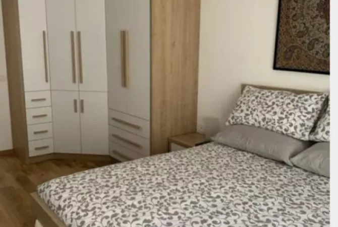 Shtepi me qera Apartament ne Tirane, 2+1, Mobilimi E mobiluar, Pagesa 1,200  Euro.