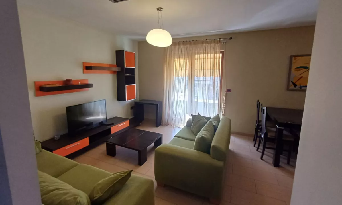 Shtepi me qera Apartament ne Tirane, 2+1, Mobilimi E mobiluar, Pagesa 650  Euro.