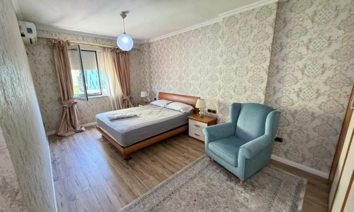 Shtepi ne shitje Apartament ne Tirane, 2+1, Mobilimi E mobiluar, Pagesa 386,000  Euro.