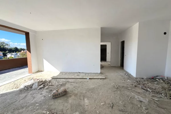 Shtepi ne shitje Apartament ne Tirane, 2+1, Mobilimi Bosh, pa mobiluar, Pagesa 211,800  Euro.