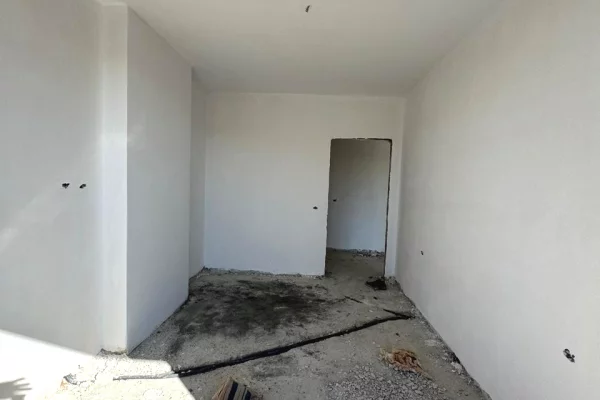 Shtepi ne shitje Apartament ne Tirane, 2+1, Mobilimi Bosh, pa mobiluar, Pagesa 211,800  Euro.