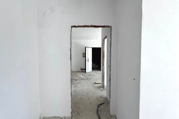 Shtepi ne shitje Apartament ne Tirane, 2+1, Mobilimi Bosh, pa mobiluar, Pagesa 211,800  Euro.