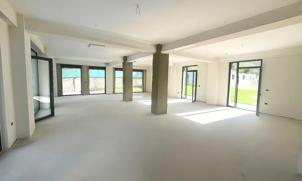 Jepet me qira ambient biznesi+toke  berzhite 3000 euro