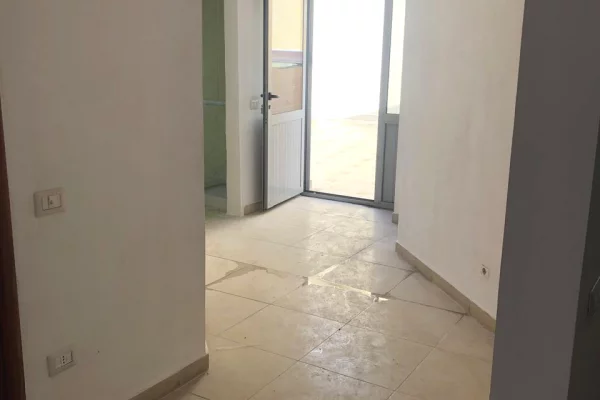 Shtepi ne shitje Papafingo(kati i catise) ne Durres, 3+1, Mobilimi Bosh, pa mobiluar, Pagesa 265,000  Euro.