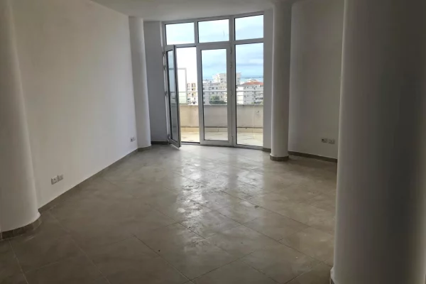 Shtepi ne shitje Papafingo(kati i catise) ne Durres, 3+1, Mobilimi Bosh, pa mobiluar, Pagesa 265,000  Euro.