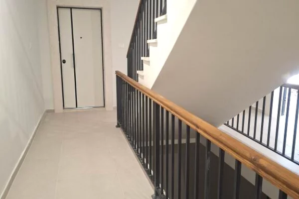 Shtepi ne shitje Apartament ne Tirane, 2+1, Mobilimi Bosh, pa mobiluar, Pagesa 166,000  Euro.