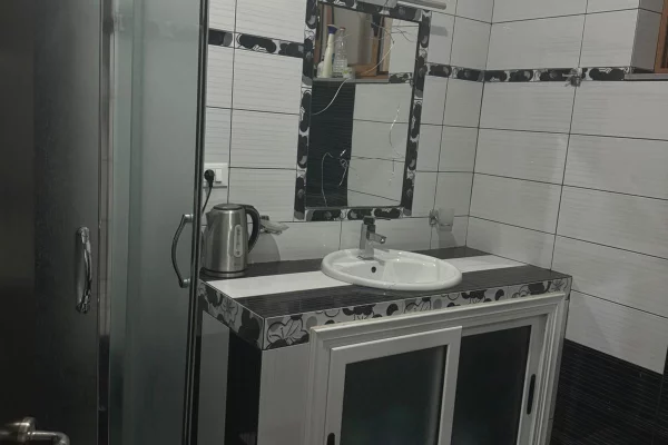 Appartamento in affitto a Tirana 3+1, Arredato