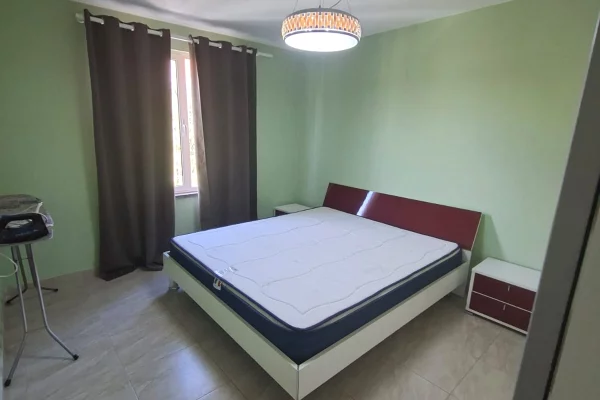 Shtepi me qera Apartament ne Tirane, 2+1, Mobilimi E mobiluar, Pagesa 650  Euro.