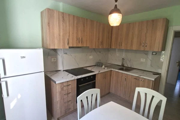 Shtepi me qera Apartament ne Tirane, 2+1, Mobilimi E mobiluar, Pagesa 650  Euro.