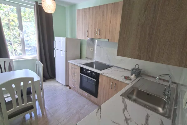 Shtepi me qera Apartament ne Tirane, 2+1, Mobilimi E mobiluar, Pagesa 650  Euro.