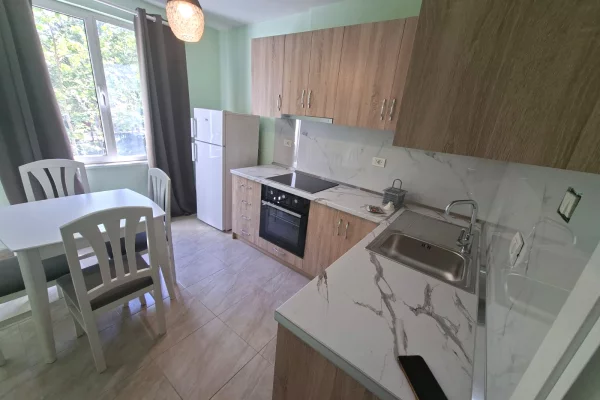 JEPET ME QIRA APARTAMENT 2+1 TE GJYKATA ISH EKSPOZITA 650 EURO