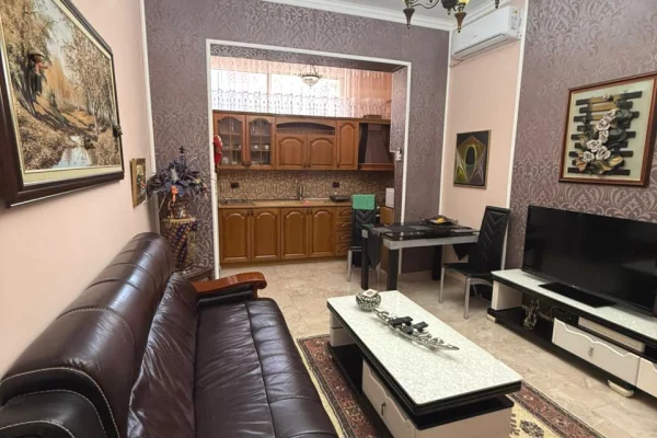 Shtepi me qera Apartament ne Tirane, 2+1, Mobilimi E mobiluar, Pagesa 700  Euro.