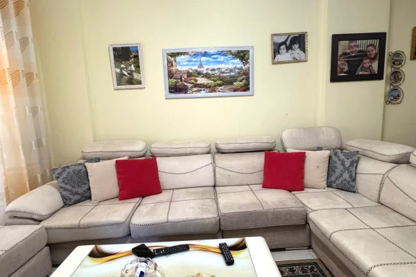 Shtepi me qera Apartament ne Tirane, 2+1, Mobilimi E mobiluar, Pagesa 600  Euro.