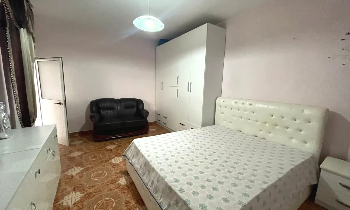Shtepi ne shitje Apartament ne Tirane, 1+1, Mobilimi E mobiluar, Pagesa 145,000  Euro.
