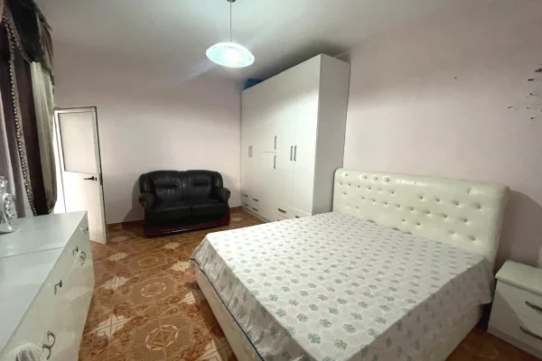 SHITET SHTEPI 1 KATESHE  1+1  RRUGA BARDHYL 145.000 EURO