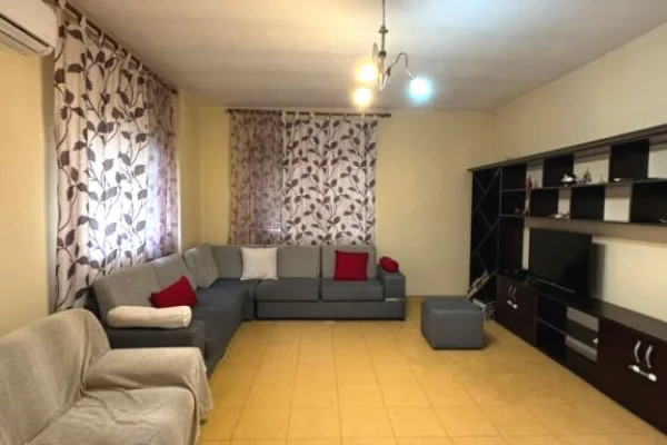 Shtepi me qera Apartament ne Tirane, 2+1, Mobilimi E mobiluar, Pagesa 610  Euro.