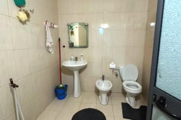 Shtepi me qera Apartament ne Tirane, 2+1, Mobilimi E mobiluar, Pagesa 610  Euro.