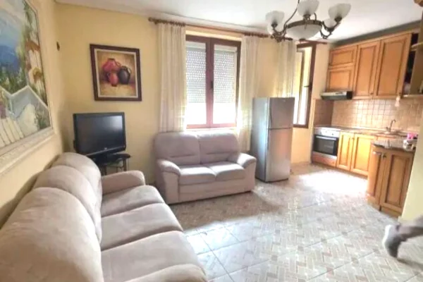 Shtepi me qera 2+1 ne Tirane - 57,000 Leke