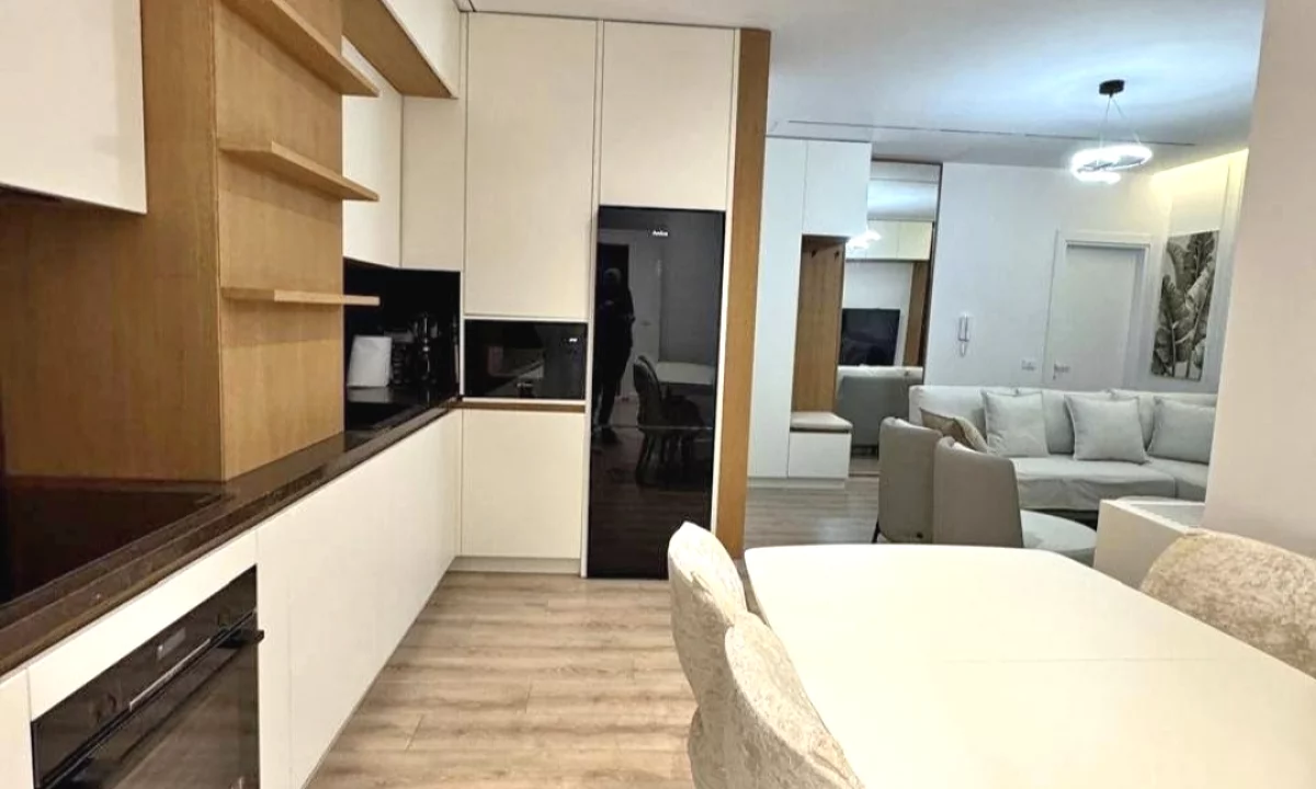 Shtepi ne shitje Apartament ne Tirane, 2+1, Mobilimi E mobiluar, Pagesa 270,000  Euro.