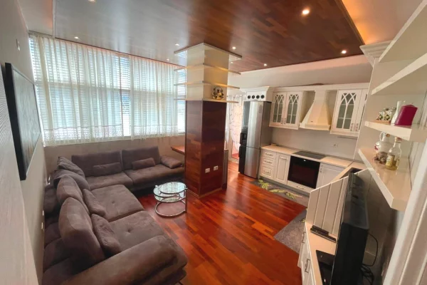 Shtepi me qera 1+1 ne Tirane - 70,000 Leke
