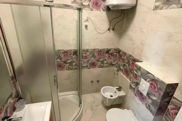 Shtepi me qera Apartament ne Tirane, 1+1, Mobilimi E mobiluar, Pagesa 70,000  Leke.
