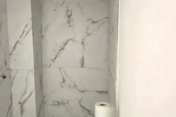 Shtepi ne shitje Duplex(shtepi me 2 kate) ne Tirane, 4+1, Mobilimi Bosh, pa mobiluar, Pagesa 213,000  Euro.