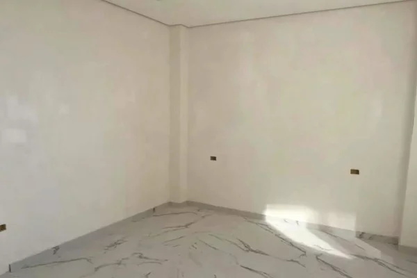 Shtepi ne shitje Duplex(shtepi me 2 kate) ne Tirane, 4+1, Mobilimi Bosh, pa mobiluar, Pagesa 213,000  Euro.