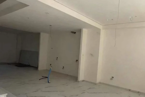 Shtepi ne shitje Duplex(shtepi me 2 kate) ne Tirane, 4+1, Mobilimi Bosh, pa mobiluar, Pagesa 213,000  Euro.