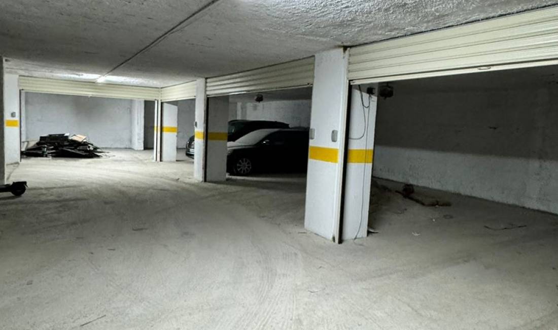 Shiten Garazhe perball Deliorgjit te Rruga Kavajes, mund te perdoren dhe per Magazina.