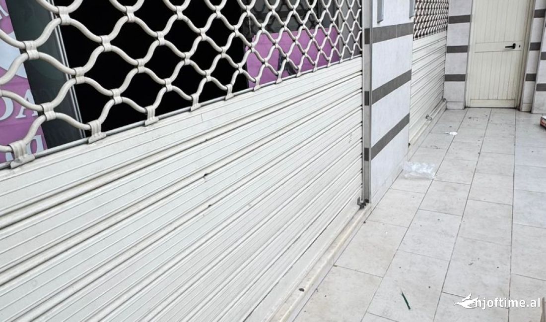 Shiten 2 Dyqane bashke, me Certifikat Pronesie ne Rruge Kryesore te Tirana e Re.