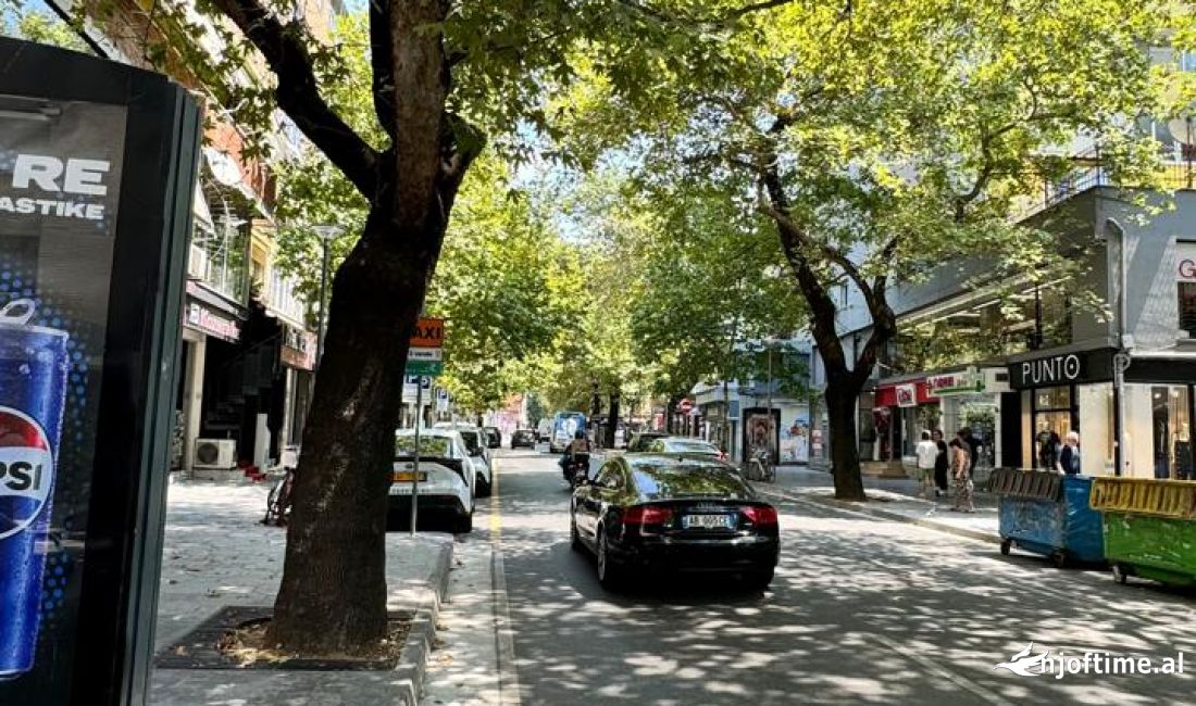 Jepet me Qera Apartament per Zyra 3+1 tek Myslym Shyri