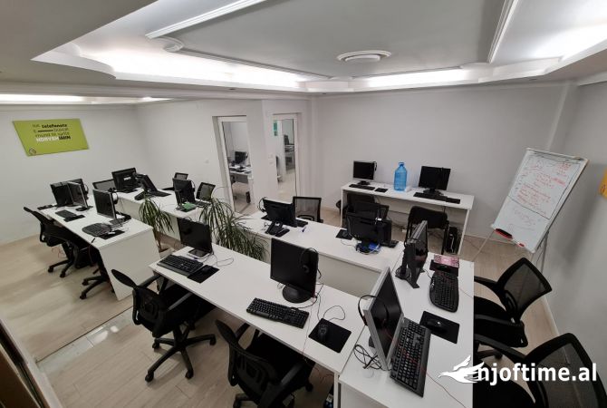 Ambiente Commerciale in Affitto 3+1 a Tirana - 750 Euro