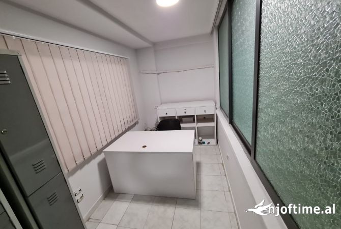 Jepet me Qera Ambjent Biznesi tek Ish Blloku prane Lsi