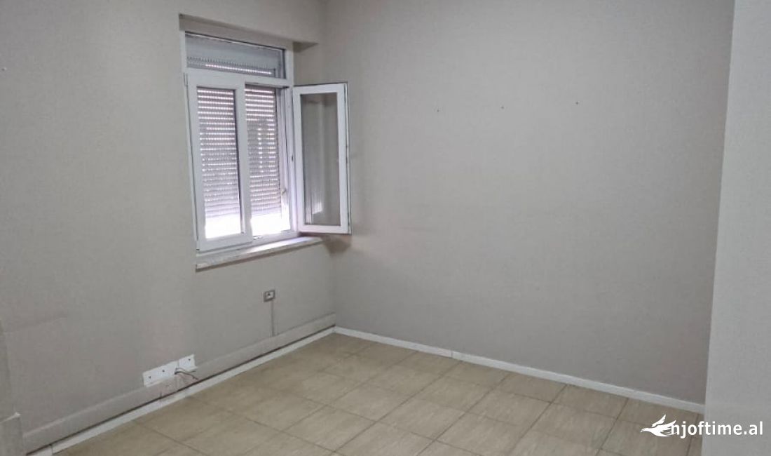 Jepet me Qera Ambjent Biznesi ne Bllok.