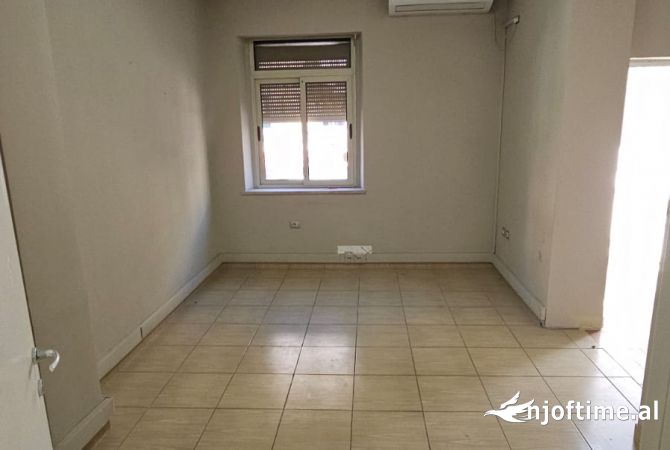 Jepet me Qera Ambjent Biznesi ne Bllok.