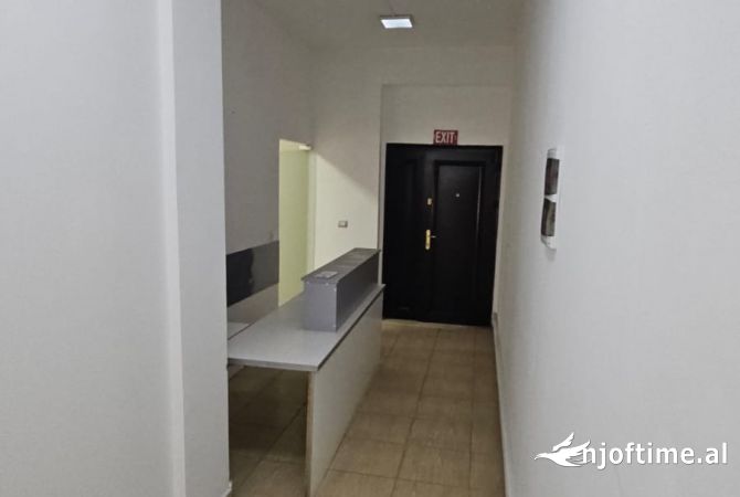 Jepet me Qera Ambjent Biznesi ne Bllok.