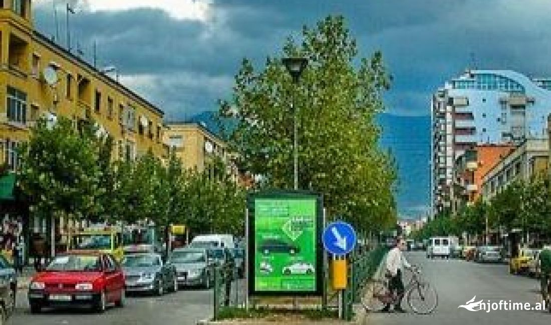 Jepet me Qera Ambjent Biznesi perball Poliklinkes 9 tek 21 Dhjetori.