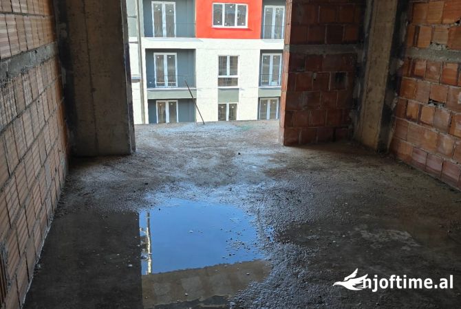 Shtepi ne shitje Apartament ne Tirane, 2+1, Mobilimi Bosh, pa mobiluar, Pagesa 95,000  Euro.