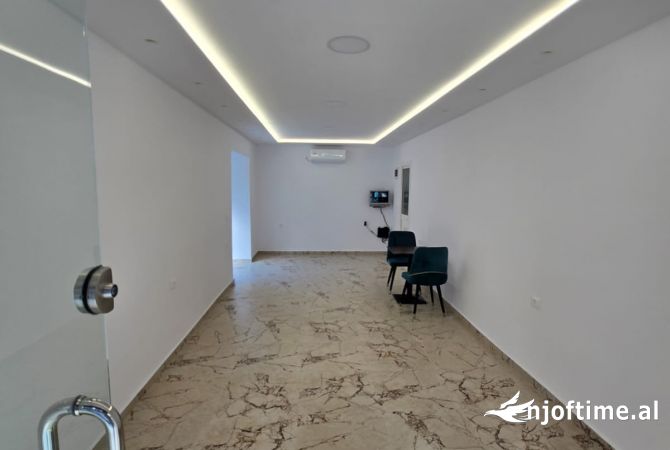 Ambiente Commerciale in Vendita 1+1 a Tirana - 290,000 Euro