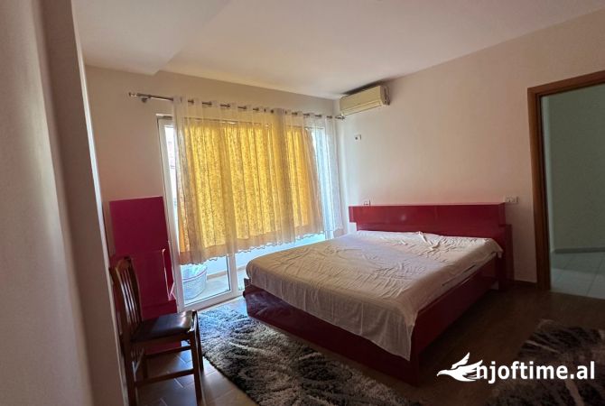 Shtepi me qera Apartament ne Tirane, 3+1, Mobilimi E mobiluar, Pagesa 450  Euro.