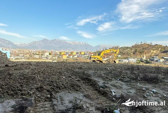 Shitet Toke në Mëzez me Çertifikat Pronësie