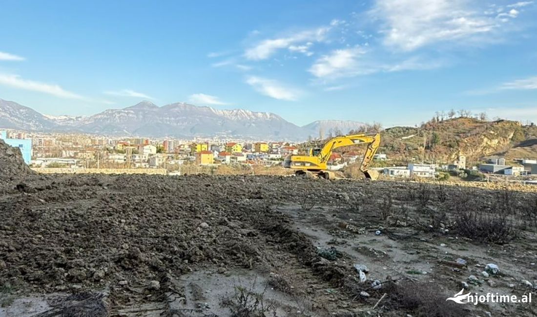 Shitet Toke ne Mezez me Certifikat Pronesie