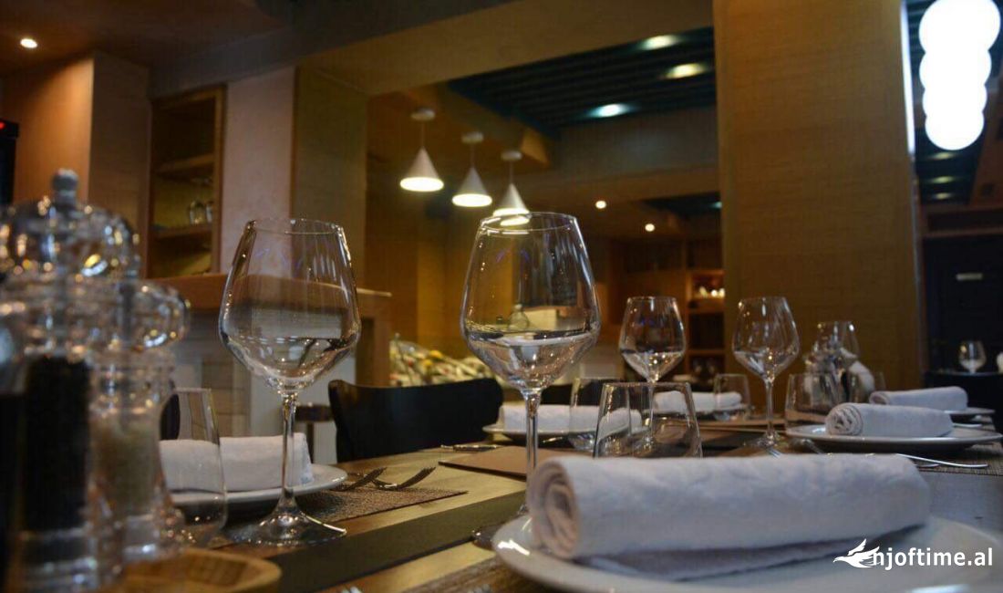 Jepet me Qera Restorant i investuar afer Zogut te Zi. 
