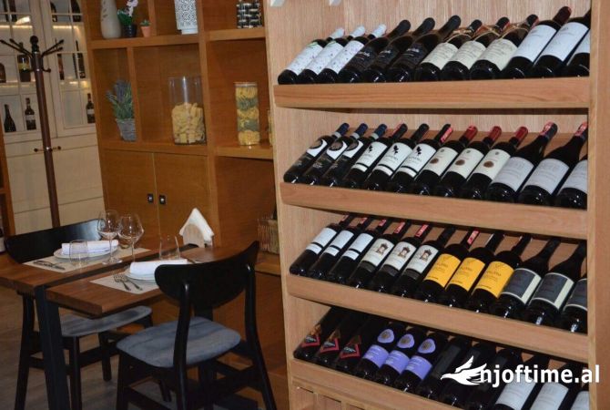 Ambiente Commerciale in Affitto 2+1 a Tirana - 2,000 Euro