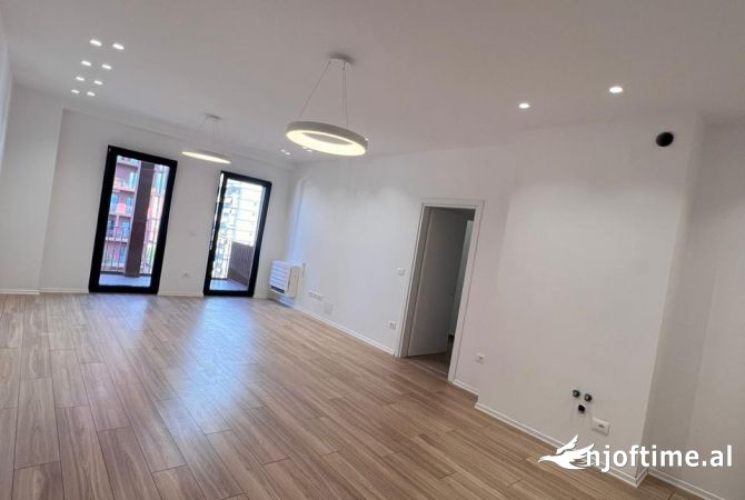 Ambiente Commerciale in Affitto 1+1 a Tirana - 1,600 Euro